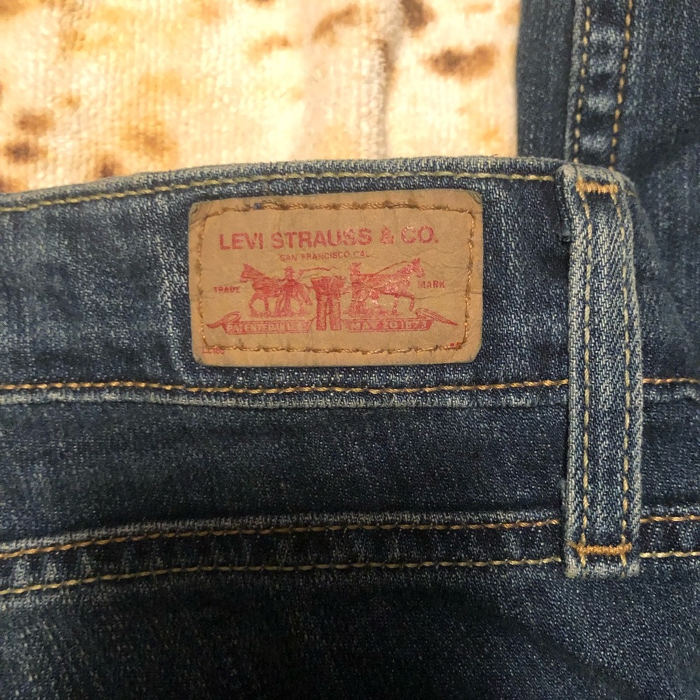 Levi’s super low cut distressed jeans 524 31” inseam - Picture 6 of 8